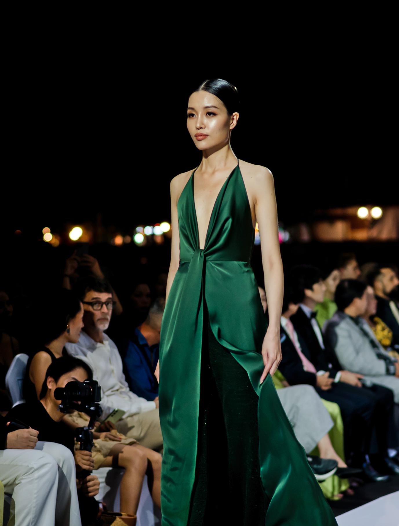 green emerald velvet dress Dark Green Long Mermaid Spaghetti Straps Sparkly Prom Dresses With Sli main image 0