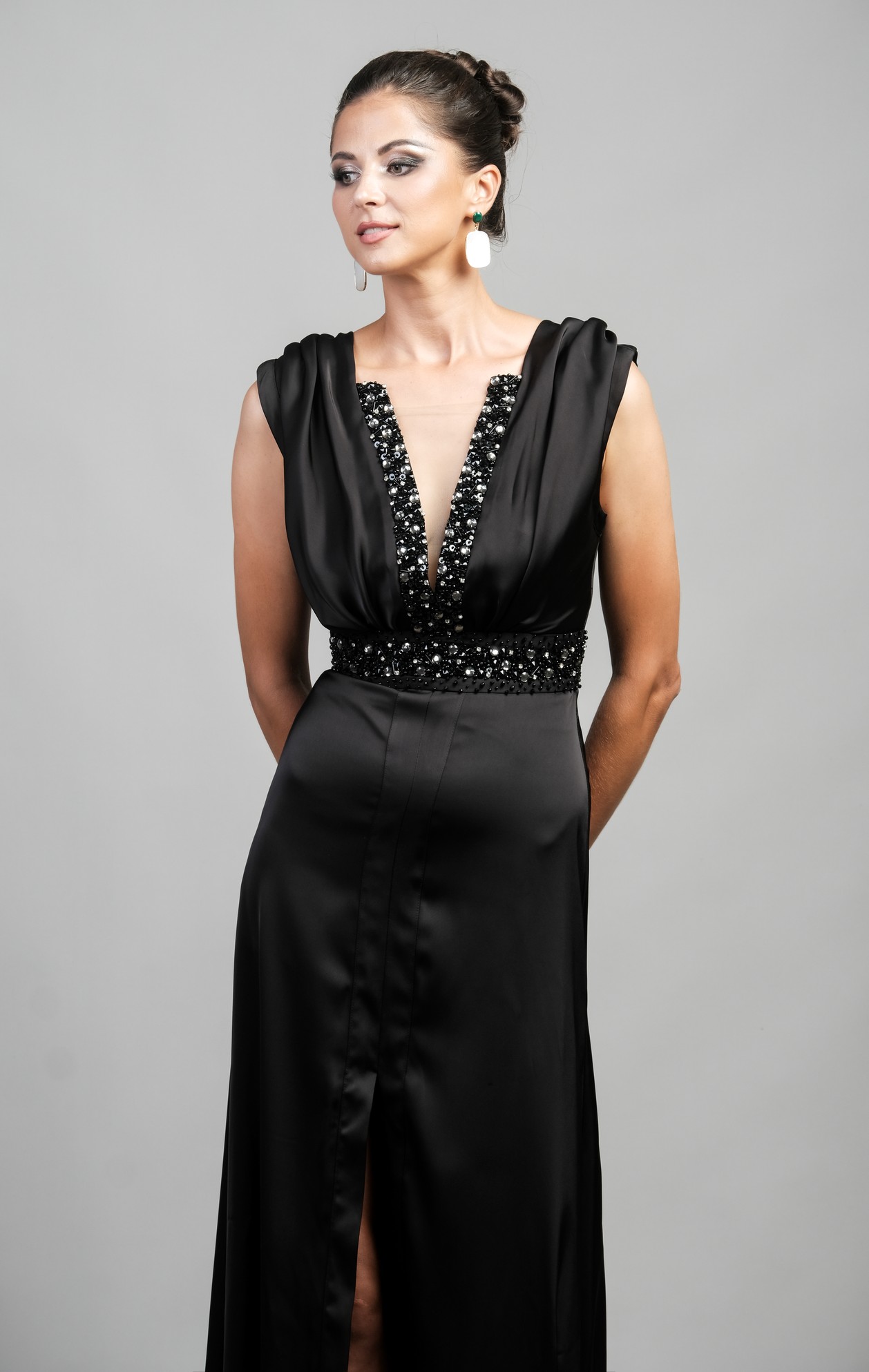 green emerald velvet dress Beverie Pearl Halter Maxi Dress Black main image 0